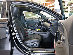 Menden Mercedes-Benz A 180 Innenaufnahme Cockpit
